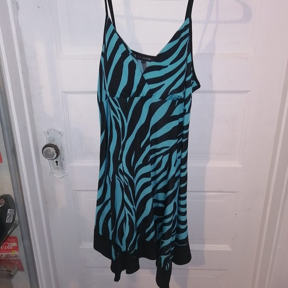 Dress - Picture 2 of 2